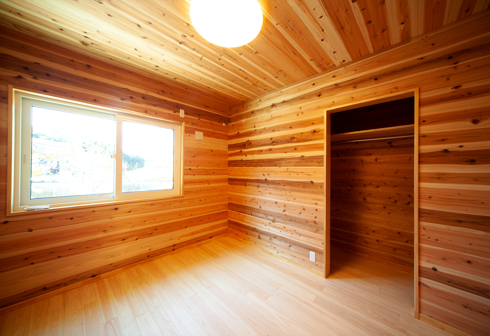自然素材の木の家オープンクローゼット