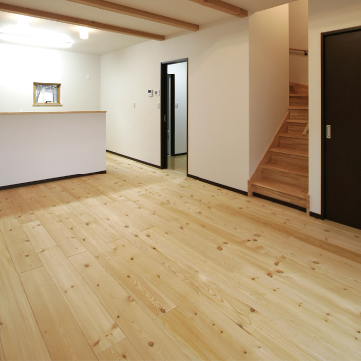 30代で建てる自然素材無垢の木の家Living room