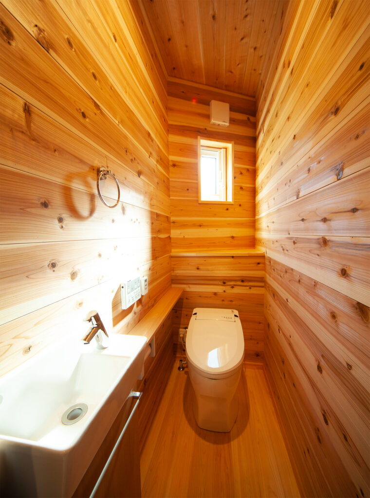 自然素材木の家トイレ