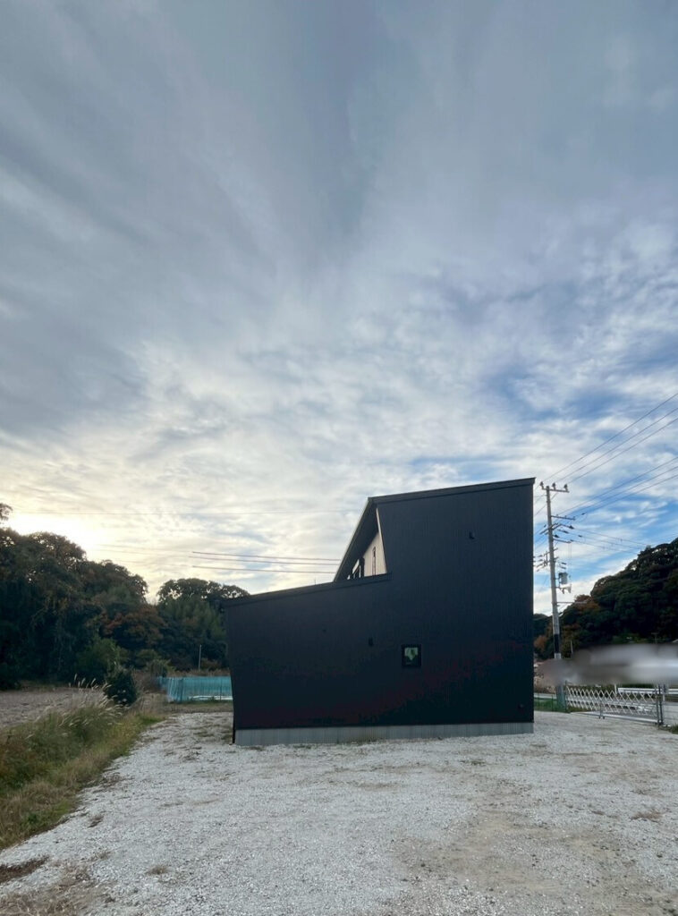 足場が外れ外観が見えてきました