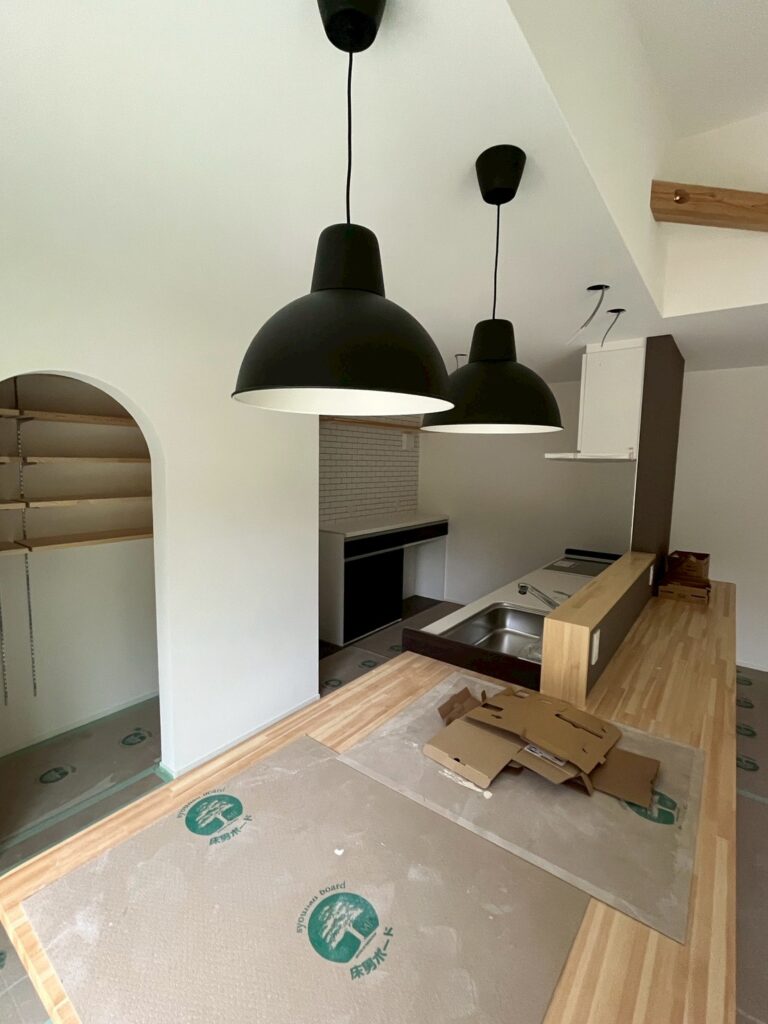 足場が外れ外観が見えてきました