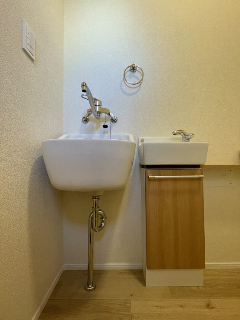 バリアフリーを考えたトイレ手洗い器