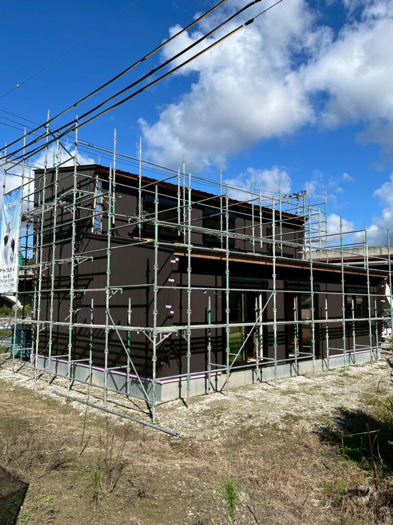 ガルバリウム外壁でかっこいいお家